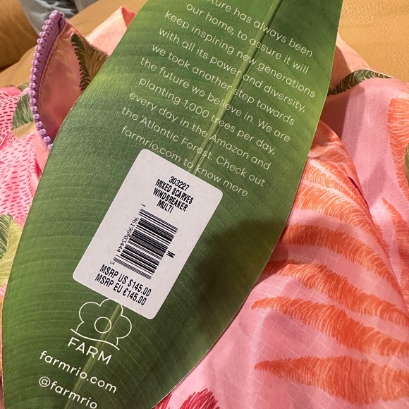 Mixed Scarves Windbreaker. Vibrant prints and flowing cuts inspired by Brazil. - Picture 7 of 8